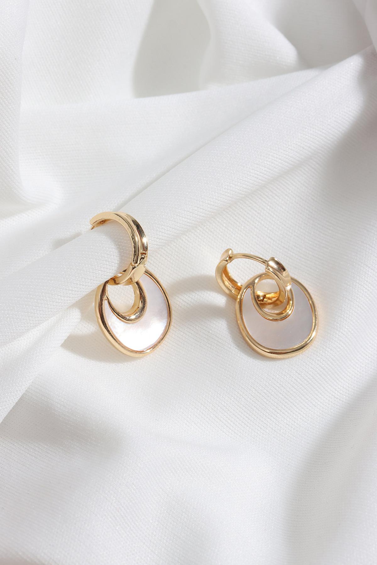 

Овальные серьги золотого цвета с перламутром