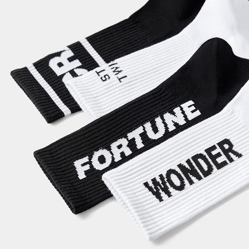 4 Pairs of Men Spring Summer Trend Youth Sports Basketball Tube Socks