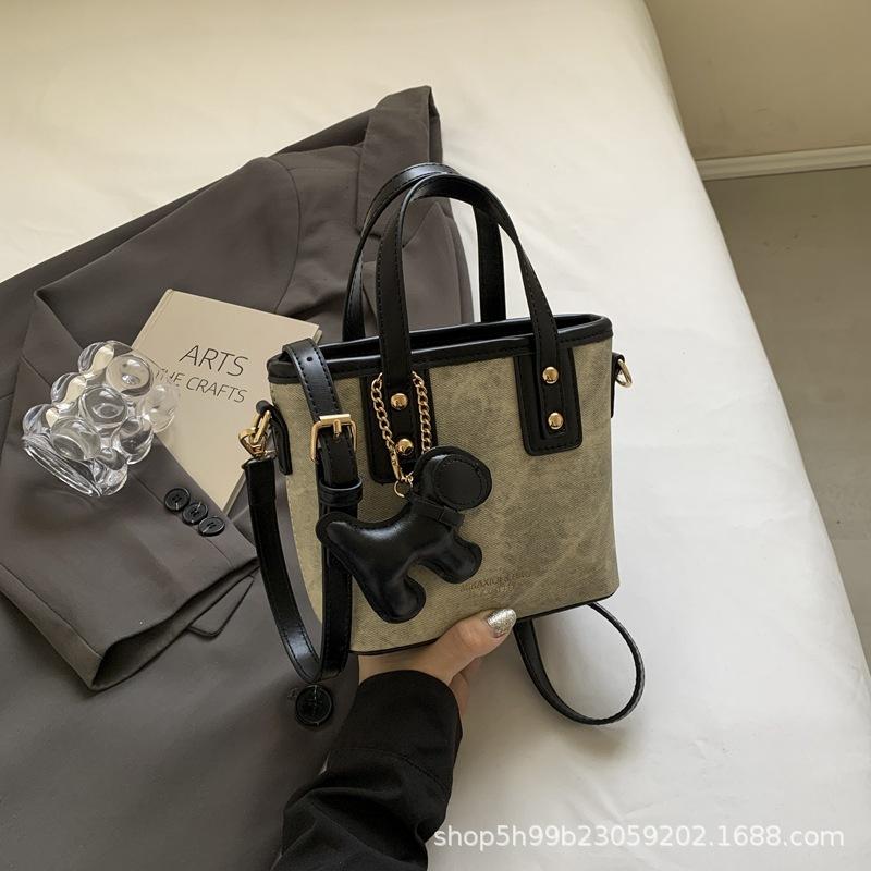 High-value Simple Portable Bucket Bag Women's Bag Autumn and Winter New Shoulder Messenger Bag Texture