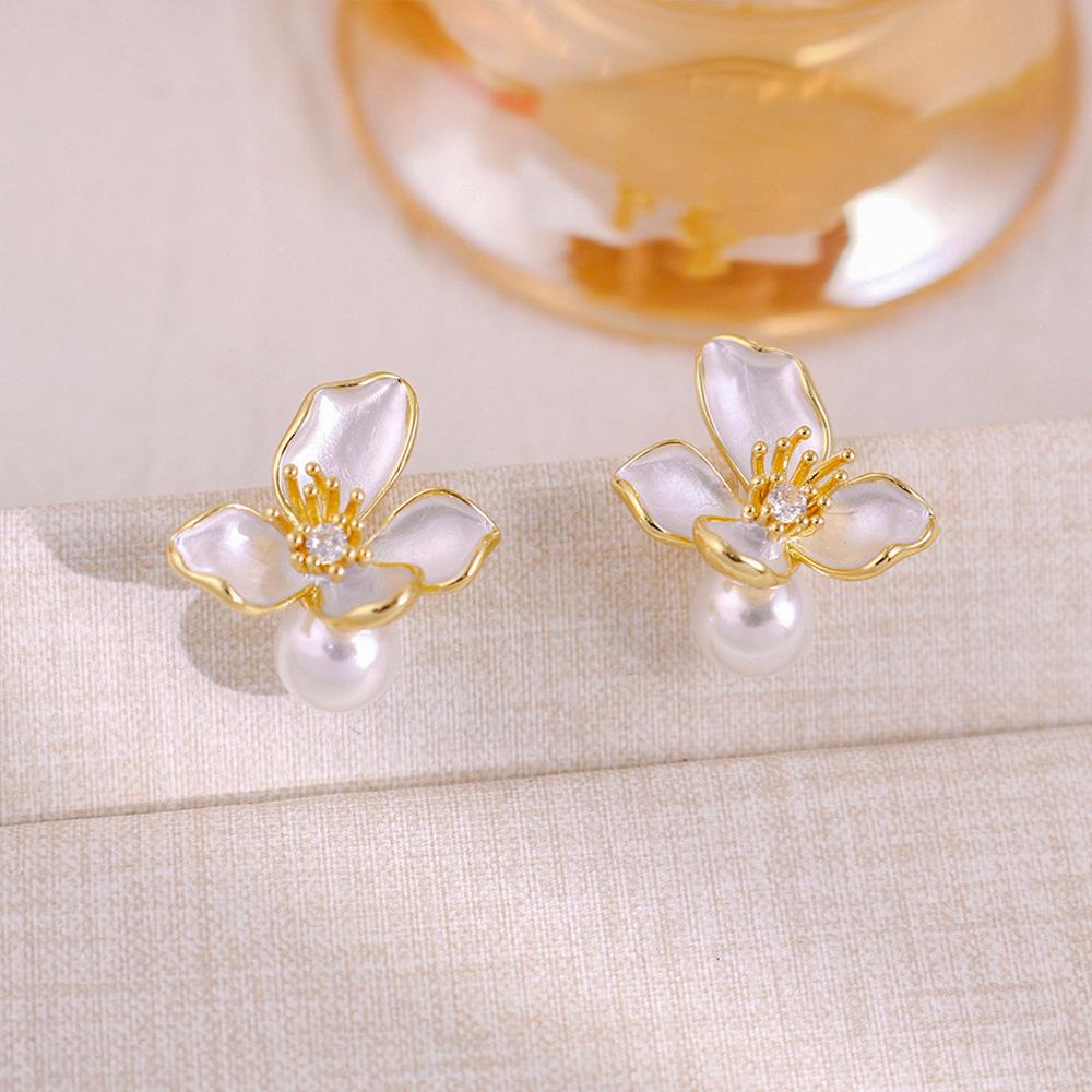 Light Luxury Exquisite Micro-inlaid Zircon Flower Earrings Elegant High-end Pearl Stud Earrings Niche Design Temperament Earrings