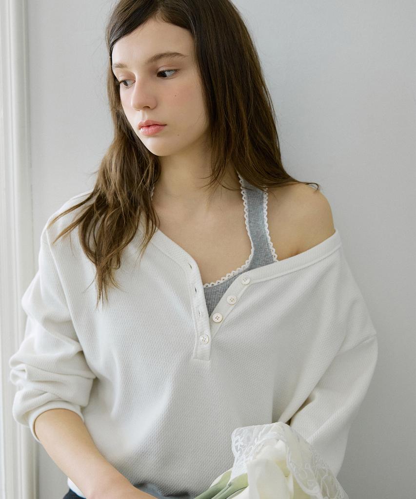 LETTER FROM MOON V-Neck Waffle Sweatshirt (Ivory)