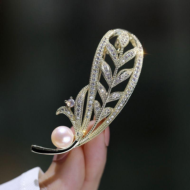 Fashion Corsage Brooch High-End Female Anti-Light Butterfly Brooch High-End Niche Corsage