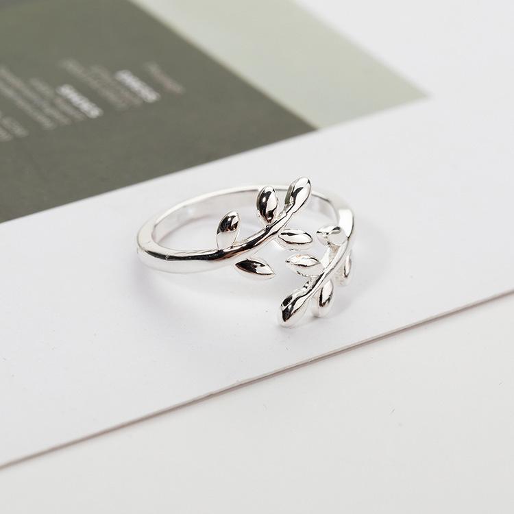 Korean Silver-Plated Laurel Leaf Jewelry Set: Hypoallergenic Ring and Bracelet for Ladies