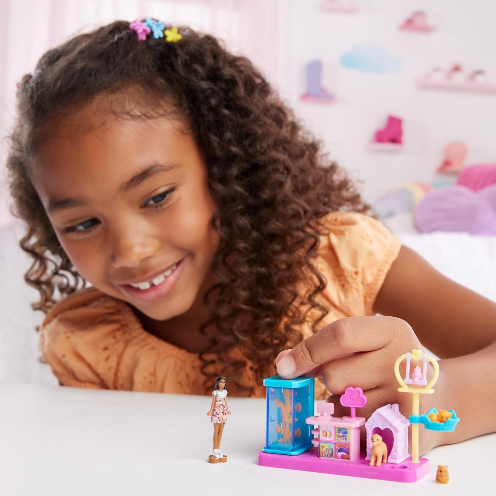 Barbie Mini Barbie Land Tierhandlung Puppenhaus Spielset mit 1 Mikro ab 6 Jahren und JCR30 Anziehpuppe, Oben, Rosa,