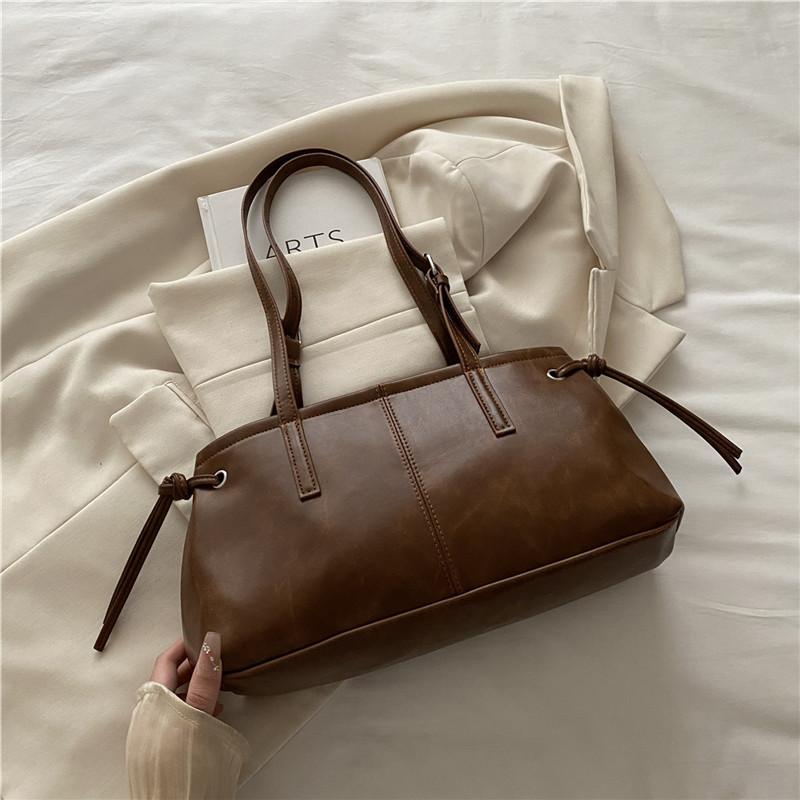 Fashion Commuter Large Capacity Casual New Textured Retro Ladies Pendant One Shoulder Underarm Portable Tote Bag