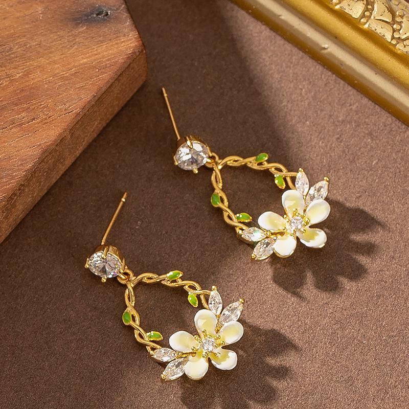 

Mori sweet delicate small fresh inlaid zircon dripping flower earrings female niche personality design fairy earrings