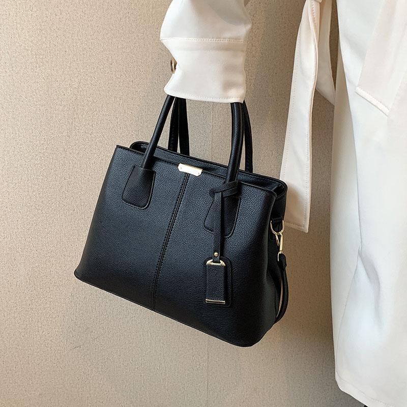 Large Capacity and Elegant Carrying Bag for Women's Commuting Tote Bag for Office Workers Carrying Large Bags