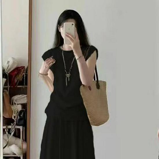 Women s Summer 2026 French Style Slim Fit Suit: Short Sleeve T-shirt & High Waist Skirt Set S