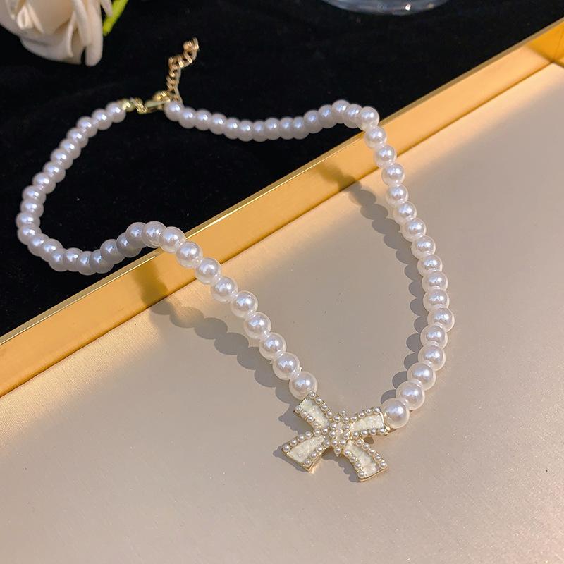 Baroque Pearl Necklace Women's Niche Light Luxury Versatile Love Beaded Collarbone Chain Temperament Pendant Wind