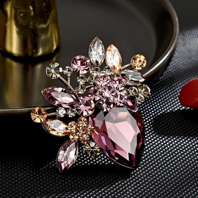 Ladies Light Luxury Design Elegant and Fashionable Flower Brooch Versatile and Unique Design Sense Birthday Party Gift
