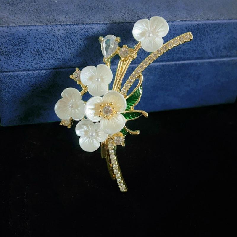 Shell Flower Brooch - Small-scale Decorative Button for Collars To Prevent Clothes From Showing Through - Safety Pin for Jewelry - Brooch