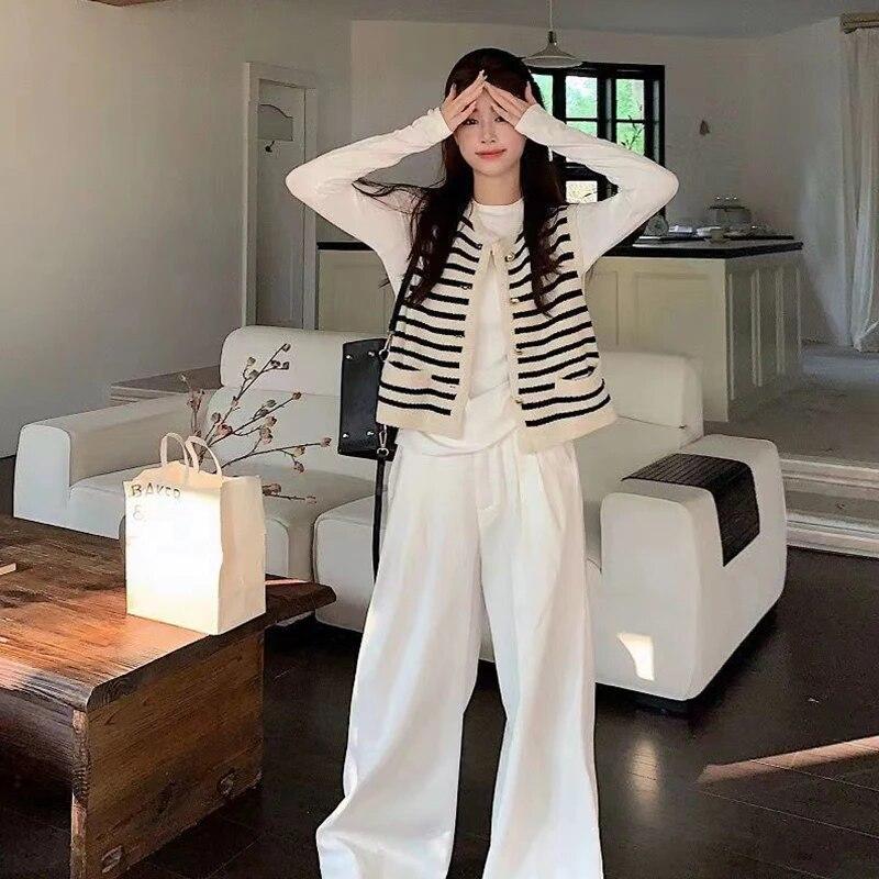 Black and White Striped Sleeveless Knitted Vest Jacket for Women's Spring and Autumn Cardigan, Paired with Sweater and Vest