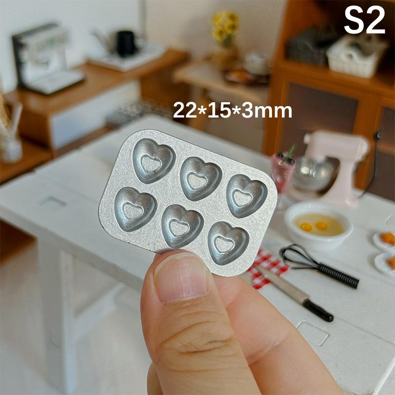 

1Pc Doll House Kitchen Decoration Mini Baking Mold Animal Love Star Pattern Shooting Scene Props S3