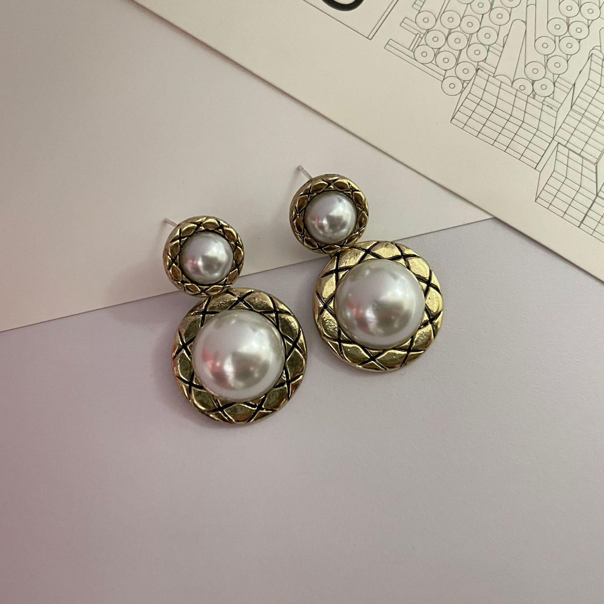 

Elegant French Retro Pearl Earrings - S925 Silver Needle, High-End Geometric Design for Women