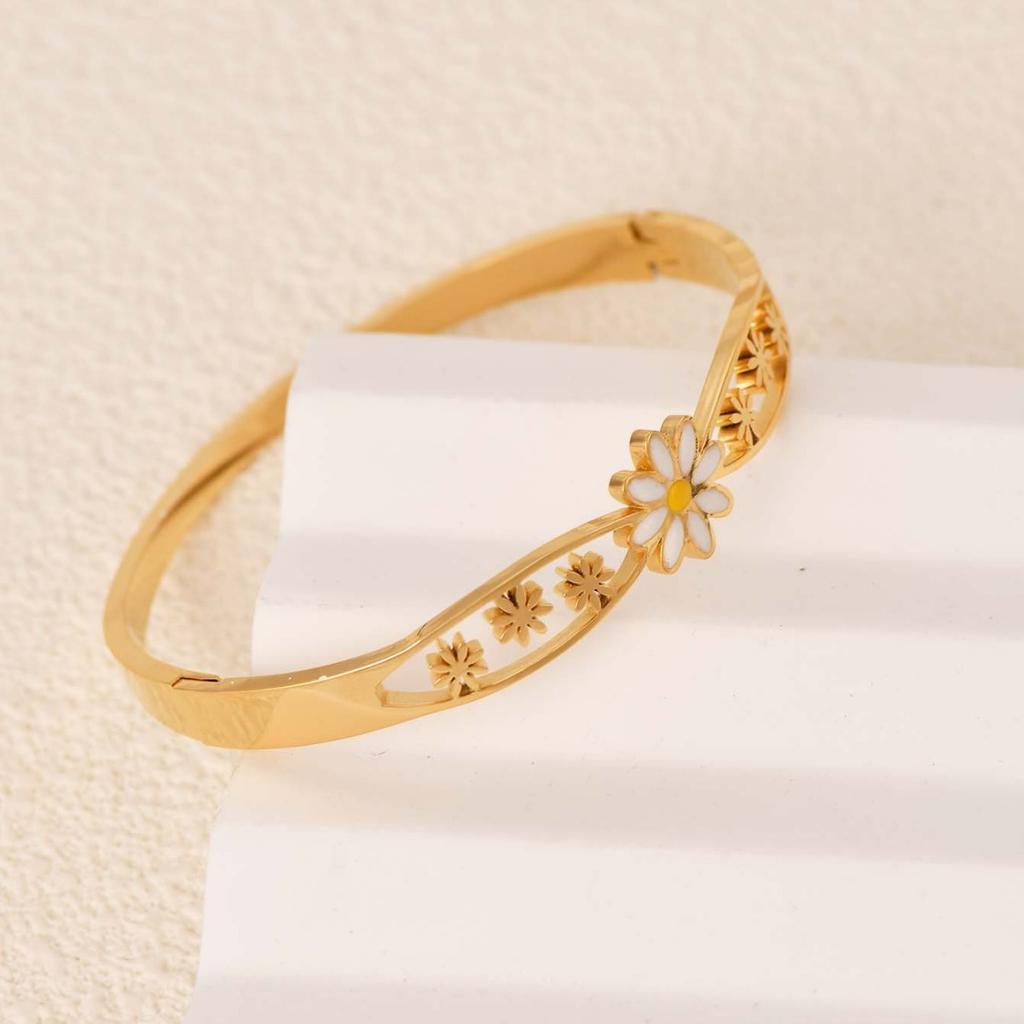Titanium steel new craftsmanship hollow small daisy oil drip bracelet spring buckle gold and silver small fresh and versatile jewelry