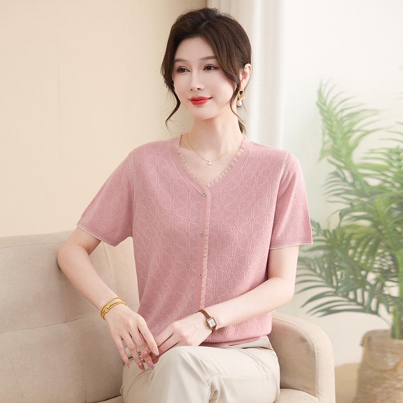 Women's Light Luxury V-Neck Ice Silk T-Shirt: This Short-sleeved, Mulberry Silk Knit Top Is Popular for Middle-aged Mothers This Summer.