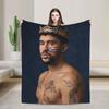 Coperte Bad Bunny Cantante Portoricano Tessuto in Flanella Decorazione Traspirante Leggera Sottile Coperta da Lanciare per Letto Viaggio Trapunta