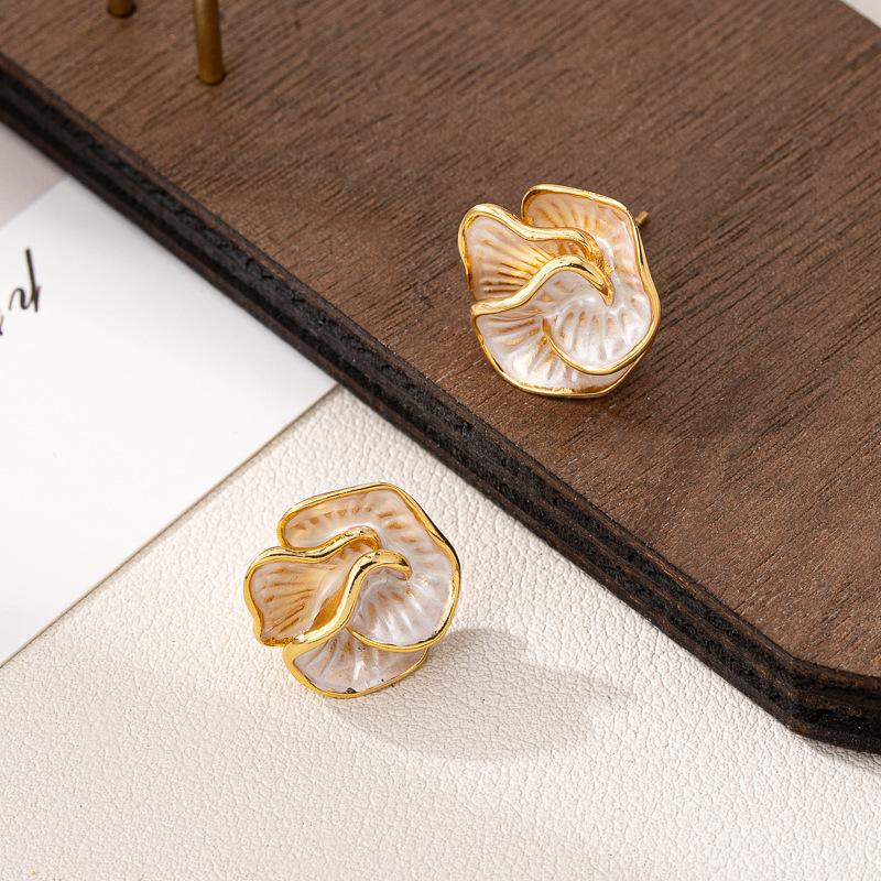New French Retro Camellia Earrings High-end Temperament Niche Unique Summer Drip Glaze Sweet Earrings