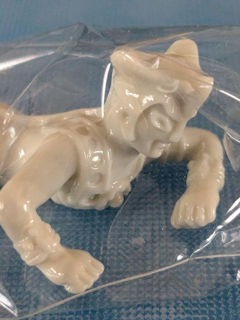 

[USED] Original Monster Sake Ultraman Leo Suffering Ultraman Chopstick Rest Out of Print