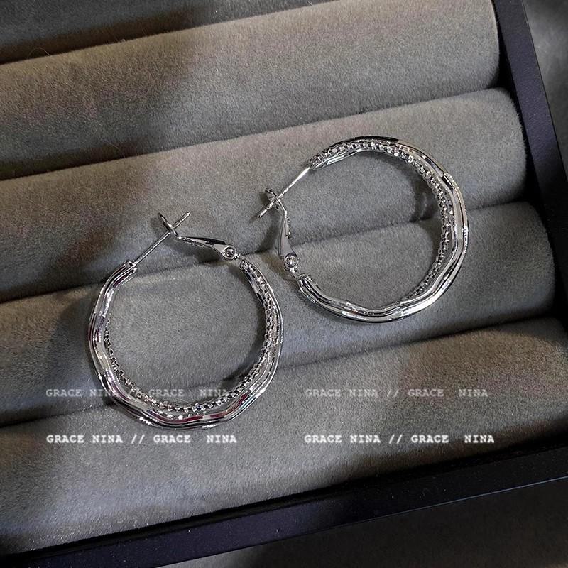 Elegante High-End Klassische Creolen für Damen - Trendiges und Vielseitiges Design, Inspiriert vom Stil von Internet-Berühmtheiten.