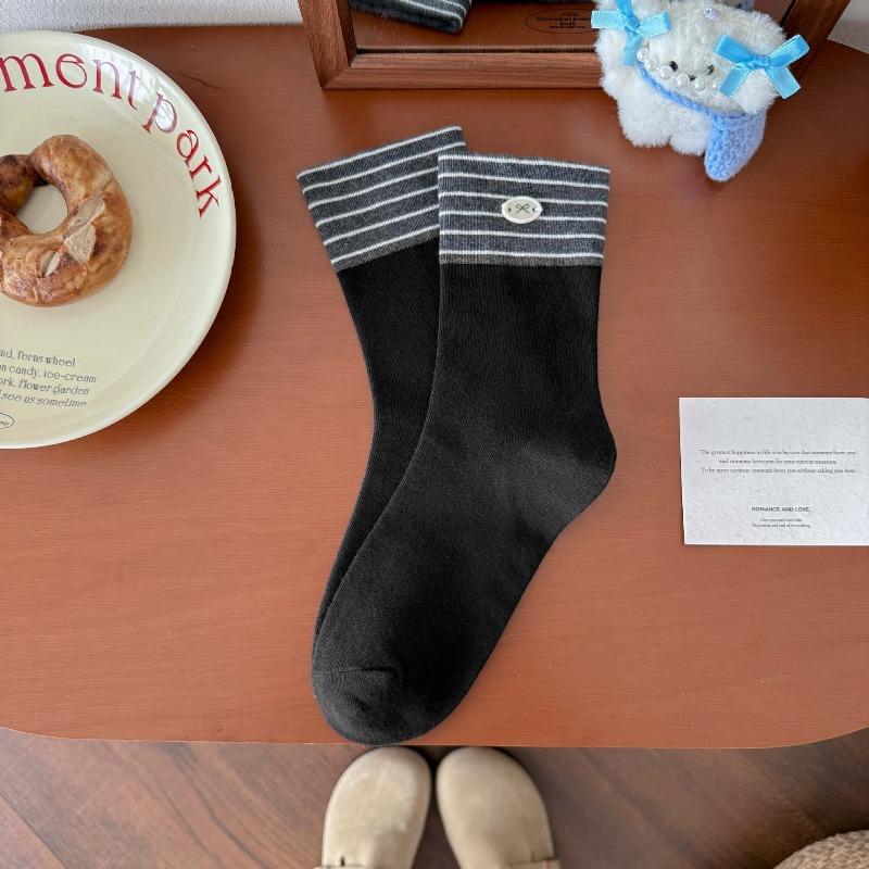 Fall/Winter Kids' Ballet-style Buttoned Bowknot Gray Mid-Calf Leggings with School-Age Stripes and Colorful Patchwork Socks