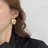 Elegant Retro Leaf Dangle Earrings: Trendy Personalized Accessories for Women