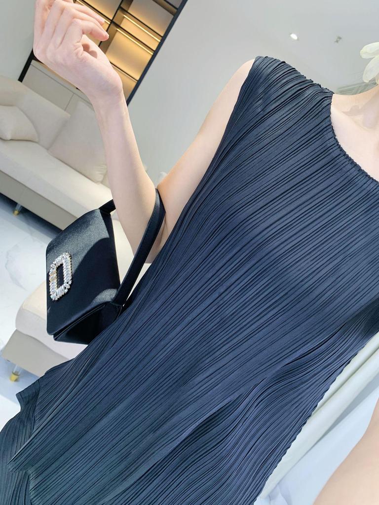 Elegant Summer Two-Piece Set: Irregular Top & Seaweed Wide-Leg Pants for Women