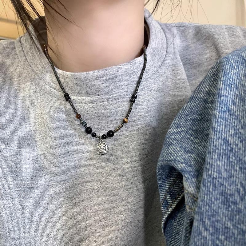 Chinese Trend Titanium Steel Waking Lion Pendant Necklace for Women – Obsidian Clavicle Chain, High-End Light Luxury Accessory