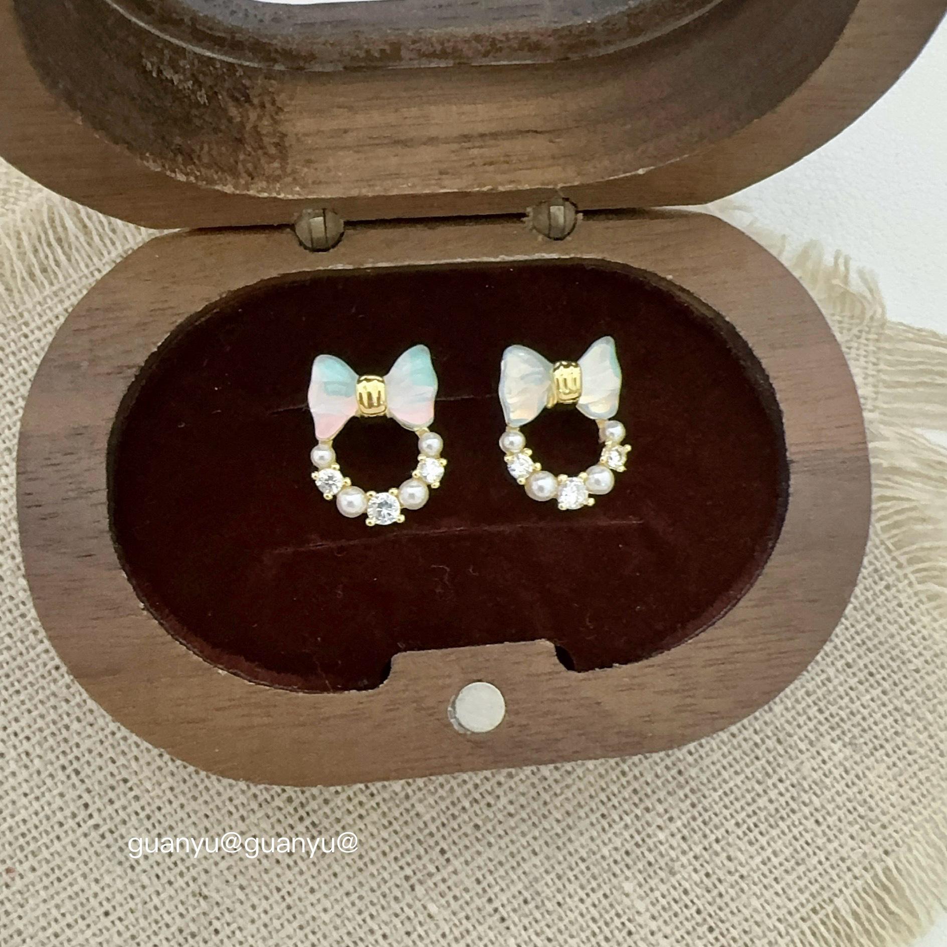 

Изысканные серьги-пусеты с бантом из циркона и жемчуга - Красочные, Милые, Универсальные, Легкая роскошь для женщин