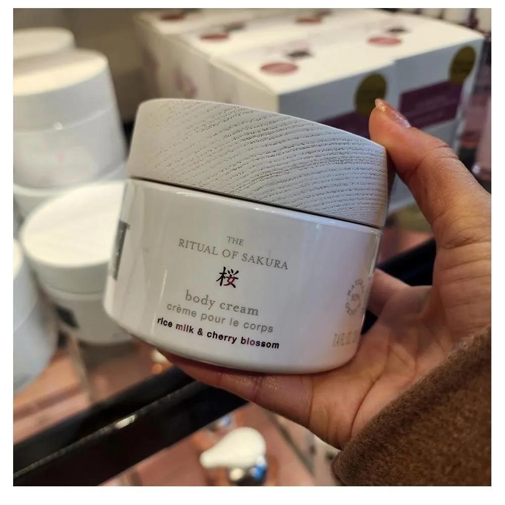 RITUALS SAKURA Крем для тела 220 мл 1 упаковка