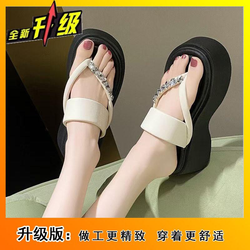 Muffin thick-soled rhinestone flip-flops women's 2025 summer new wear Xiaoxiangfeng versatile sandals seaside beach shoes