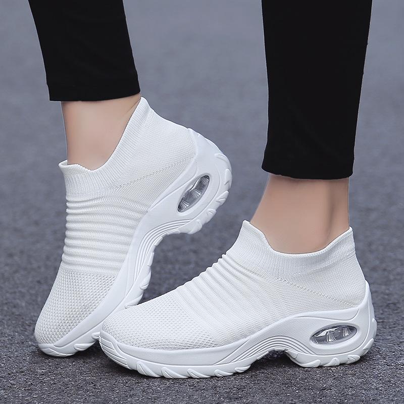 2024 Neue Damen Freizeit Sportsocken und Sneakers Mode Dicke Sohle Luftpolster Erhöhte Schrägferse Rock Schuhe