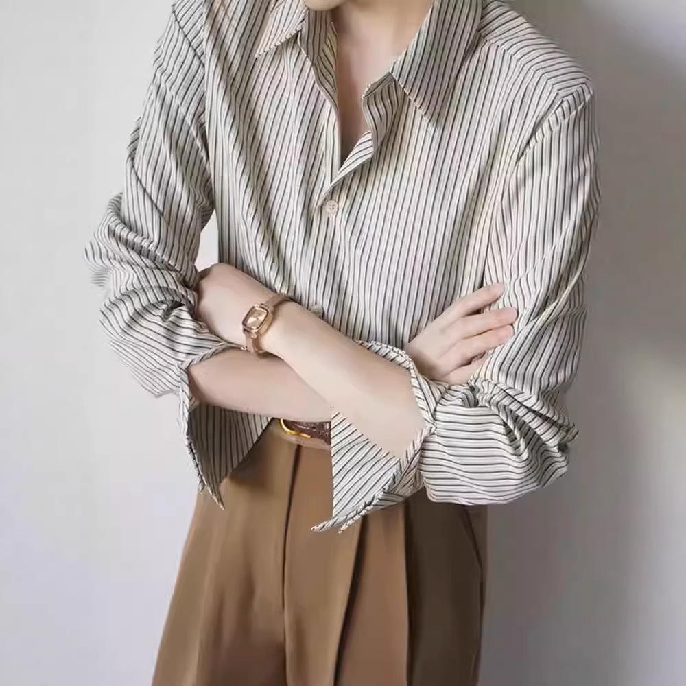 Temperament striped long-sleeved shirt top women's spring and autumn design sense Korean version is careful to look thin and stack to wear chic shi