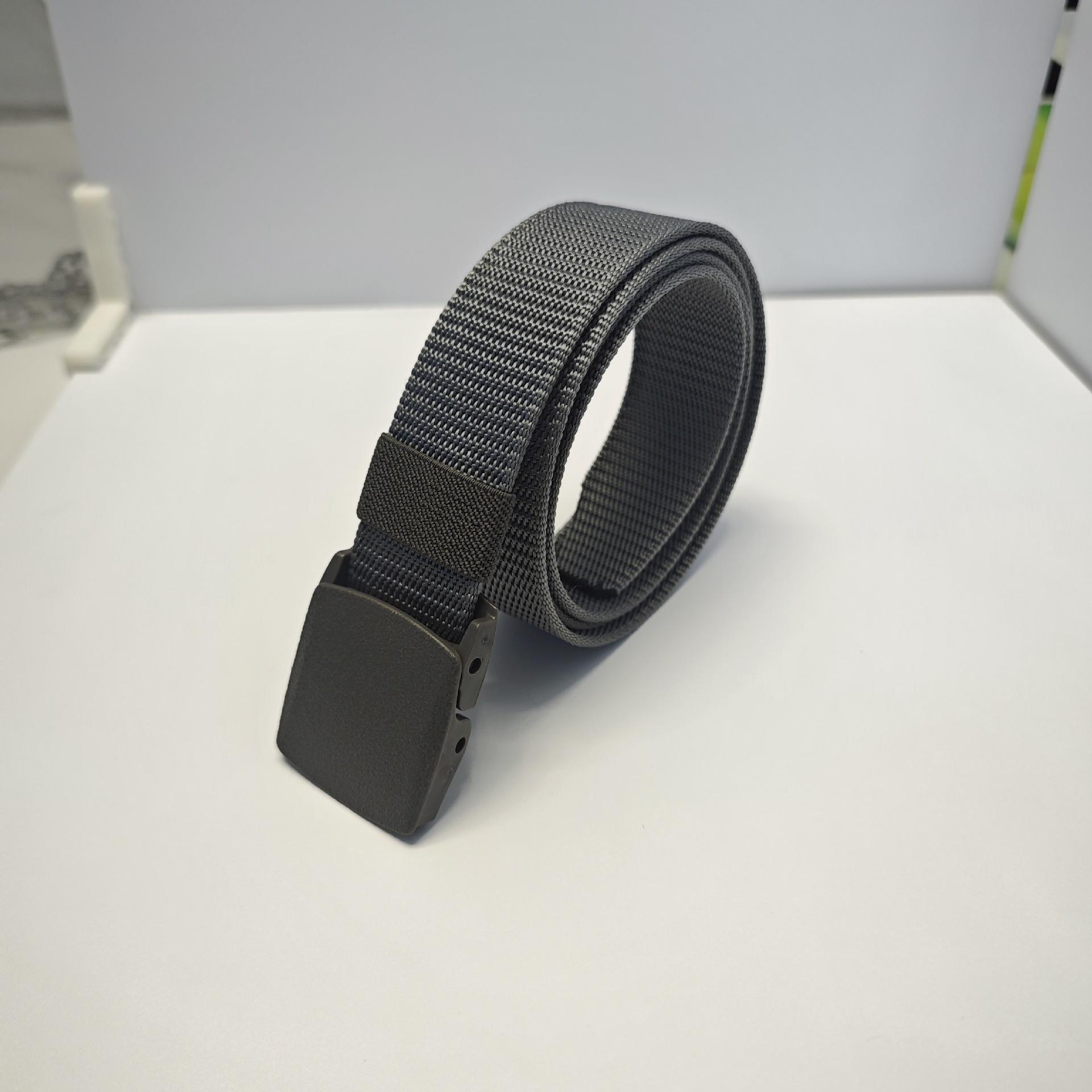 

Гипоаллергенный ремень из нейлоновой парусины с гладкой пластиковой пряжкой - Идеально подходит для военной подготовки и проверок безопасности. 120cm (OPP Bag Packaging)