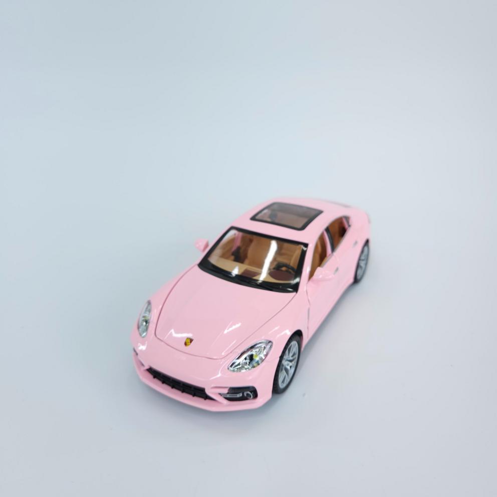 Welly 1:24 Pink Porsche Panamera Diecast Car Model