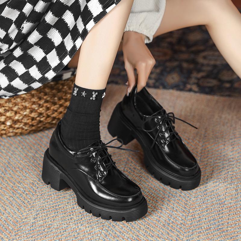 10Lm schwarze britische kleine Lederschuhe Damen neue Frühling und Herbst Schnürschuhe runde Kappe dicke Sohle kleine Größe dicker Absatz Innenhöhe erhöht