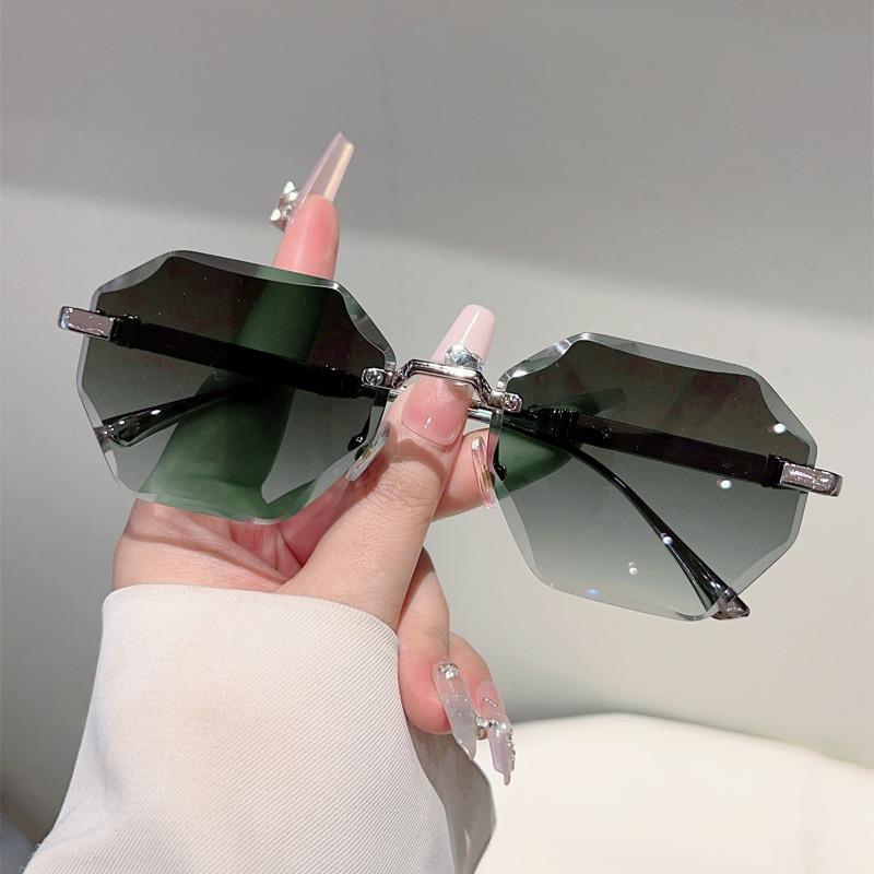 Non-polarized Europe and America Polygon Diamond Edge Trimming Rimless Sunglasses Men Women Fashion Ocean Slicemetal Frame Glasses