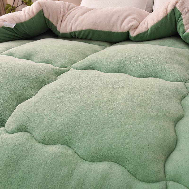 Plush Velvet Lambswool Blanket - Thickened Snowflake Quilt for Winter and Spring
