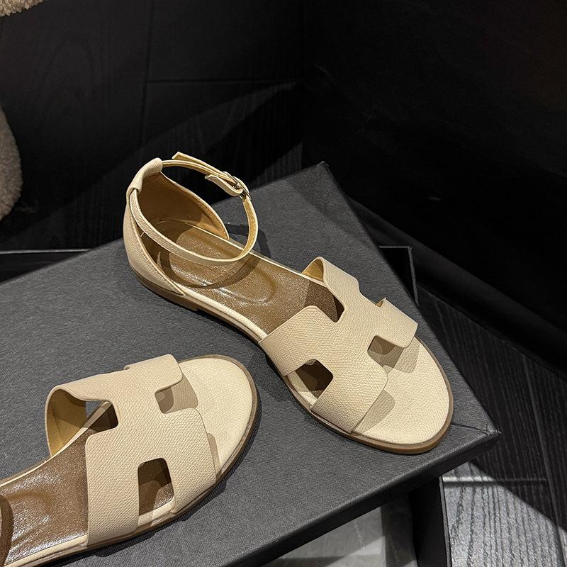 Sandals Women's Summer Outer Wear 2025 New Flat Bottom One-word Buckle Belt Travel Vacation with Skirt Seaside Back Bag Beach Shoes