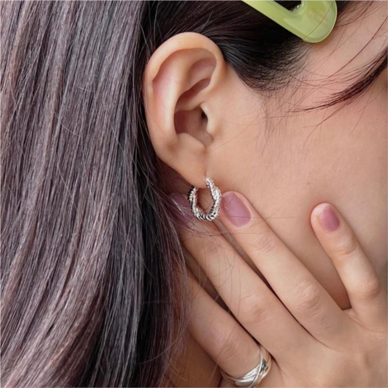 ANENJERY Knitted Twist Hoop Earrings for Women Unique Simple Design Geometric Huggies Jewelry Pendientes Brincos