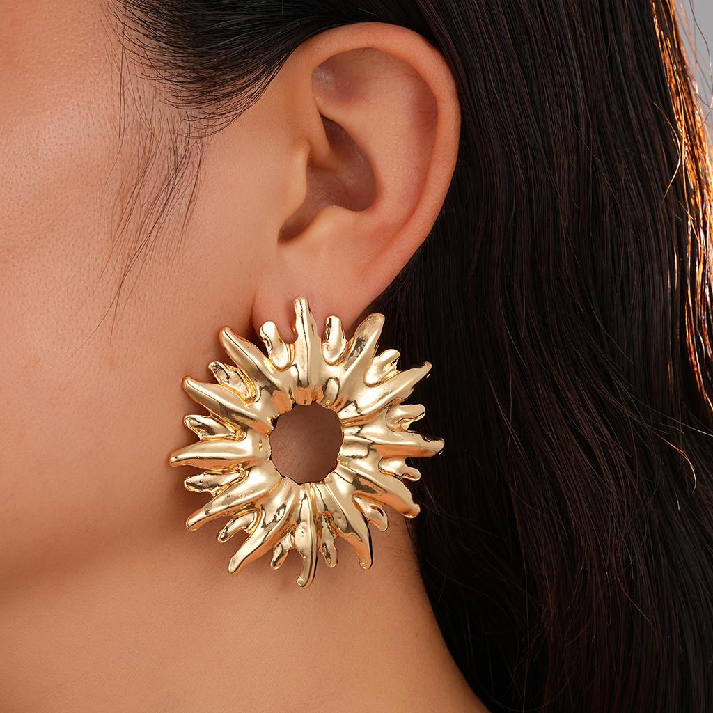Vintage Geometric Long Round Pendant Earrings for Women Exaggerated Gold Silver Color Piercing Earrings Girl Party Jewelry 2026