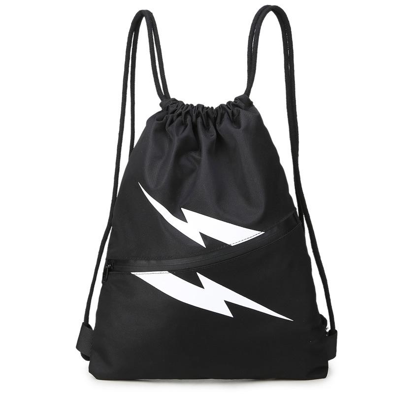 

Легкий спортивный фитнес рюкзак на шнурке с принтованным логотипом для мужчин 12 inch чёрный