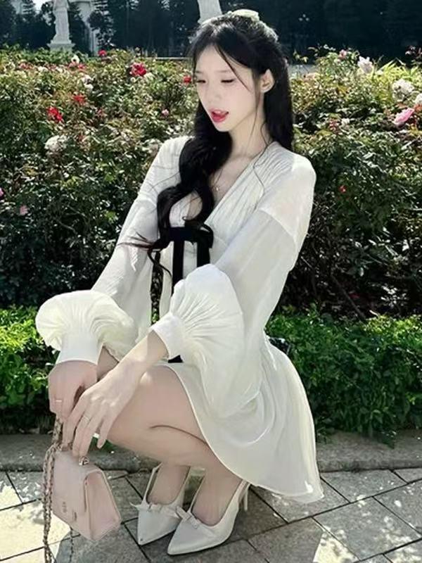 Women's French Style V-Neck Bow Patchwork Pleated Dress - White Long Sleeve Slim Fit Mini Skirt for Autumn