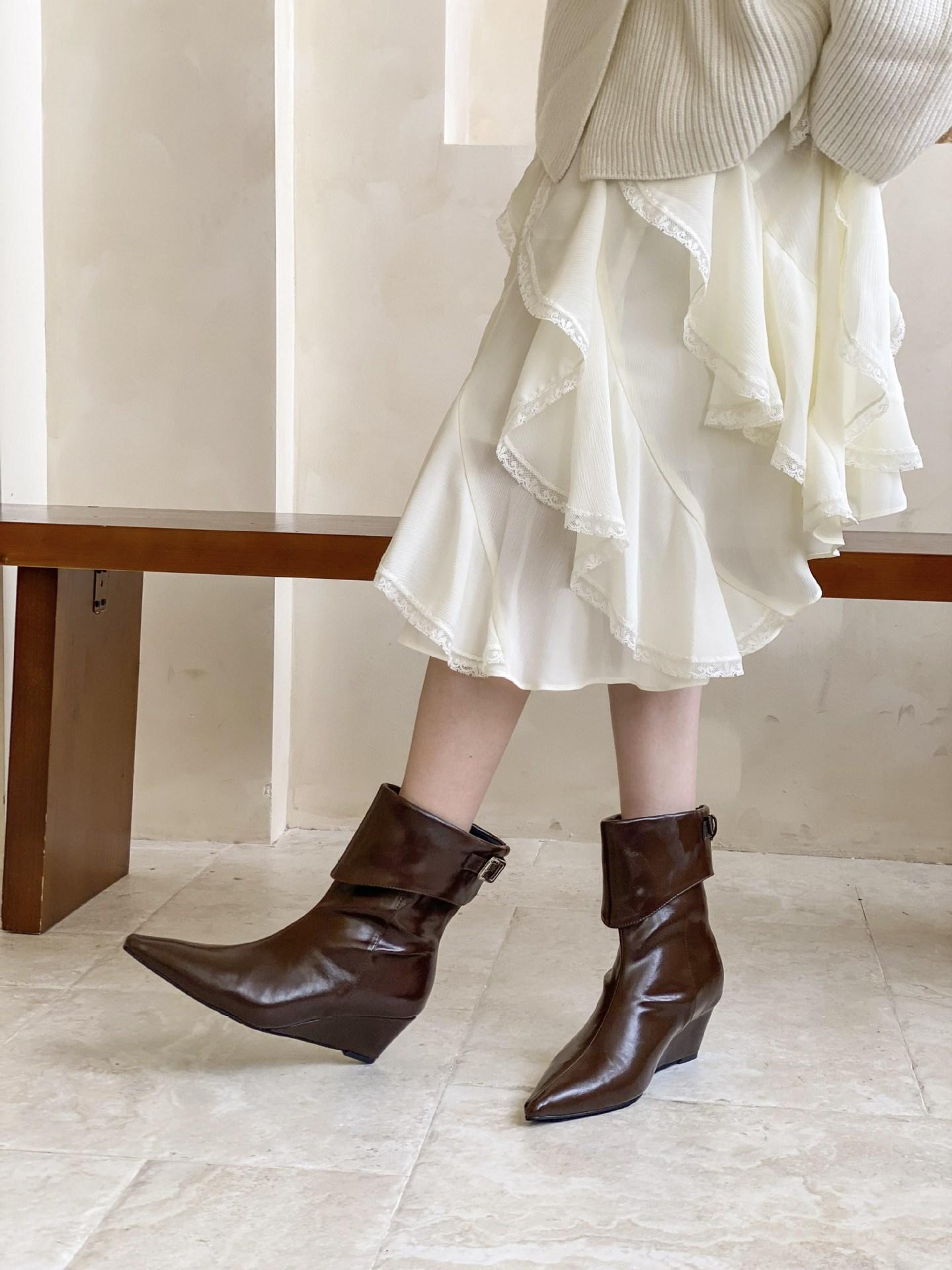 

2025 осень новый острый носок танкетка темперамент тонкий французская мода сексуальная красота женские интернет-знаменитость короткие ботинки 40 темно-коричневого