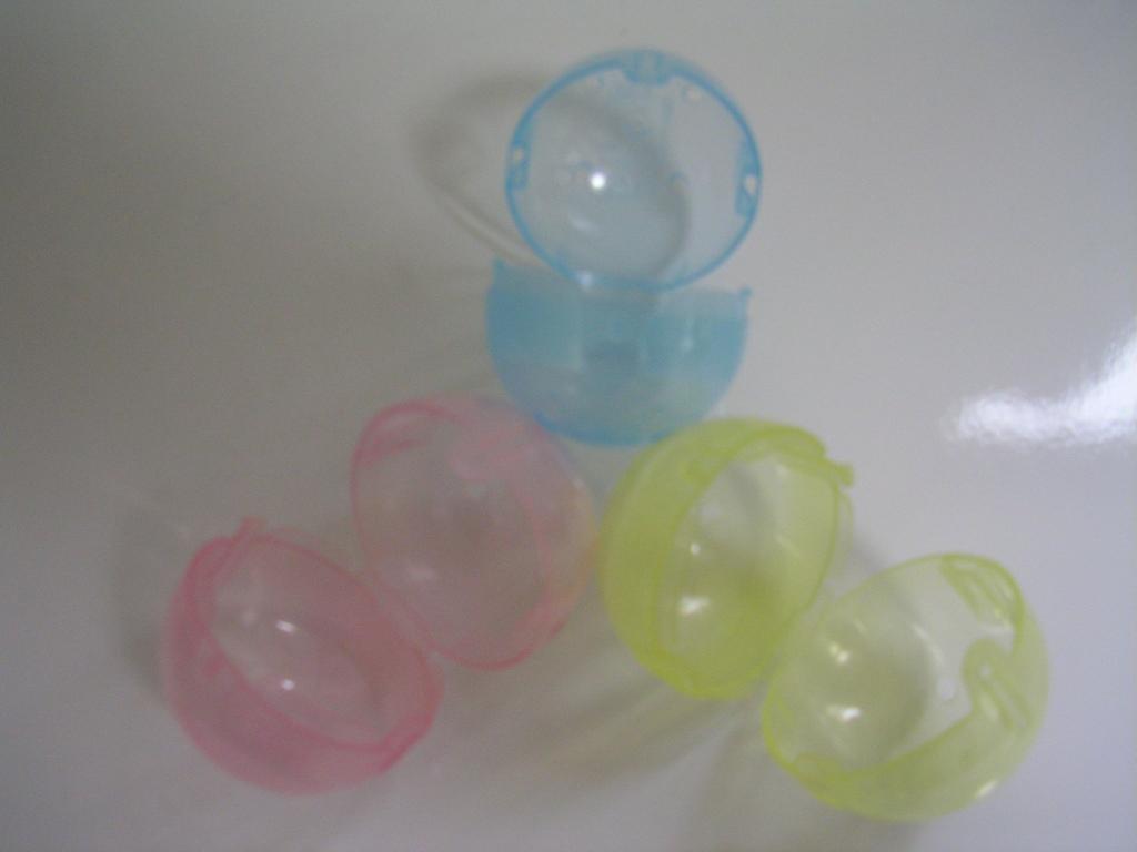 recycled capsules for pack of 100 empty One-part Gashapon, (48mm capsules)