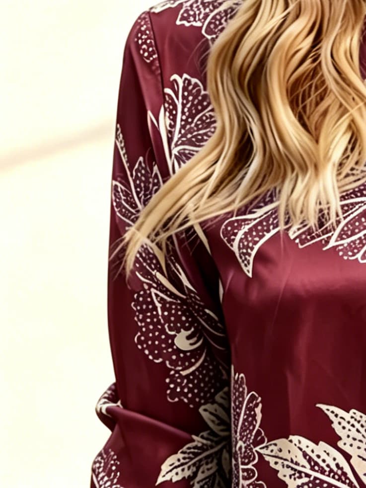 Fashionable women's printed shirt, with an elegant style and long-sleeved design. Suitable for daily wear as well as for dates.