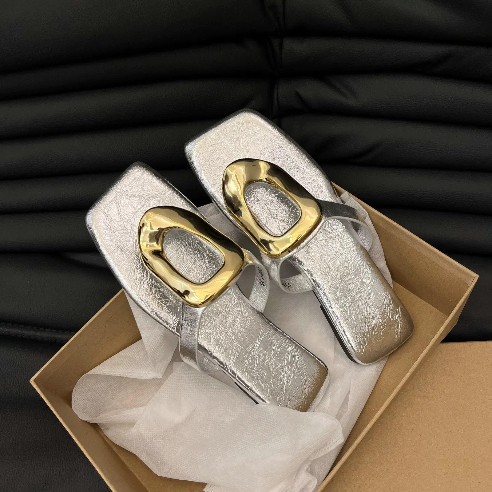 

Женские тапочки, летние, новые, квадратные, уличные, модные, шлепанцы, повседневная, универсальная, женская одежда, уличные тапочки, женские сандалии на плоской подошве 35 серебряный