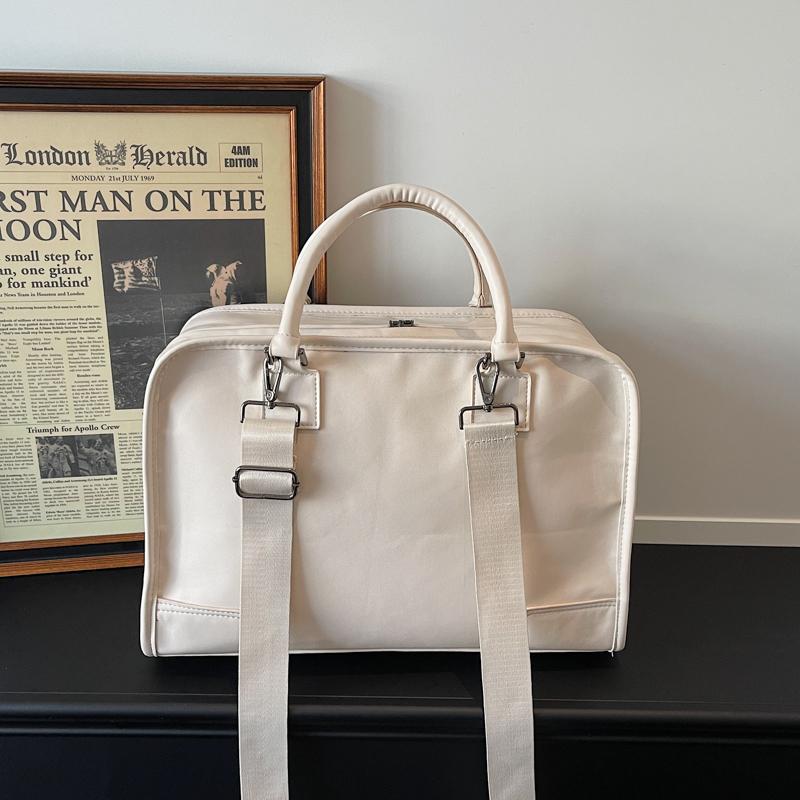 Premium Pu Duffle Bag for Unisex with Top Handle Stylish Travel Bag for Business and Weekend Trips