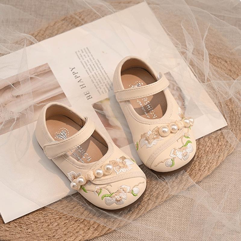 New Spring and Autumn Girls' Trendy Chinese Style Embroidered Soft-soled Leather Shoes
