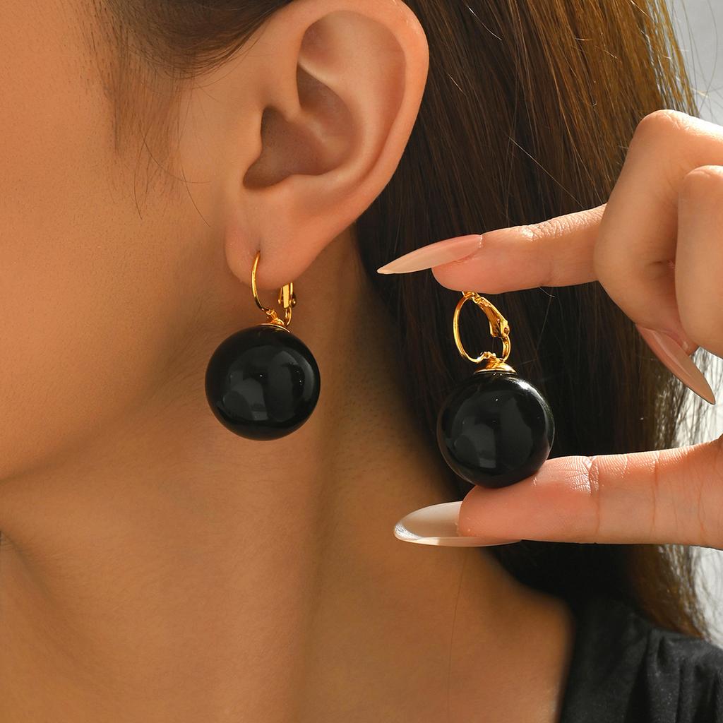 European and American style women's earrings geometric minimalist design inlaid pearl ear buckle versatile high-end earrings